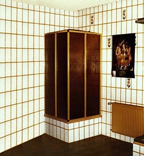 Die erste Kermi Duschkabine im Jahr 1976, die Isola Standard. - © Kermi
