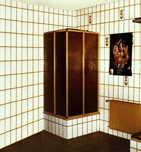 Die erste Kermi Duschkabine im Jahr 1976, die Isola Standard.