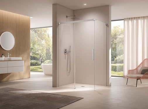 Nica wird ohne Wandprofil individuell auf Maß gefertigt und verfügt über verchromte Wandbefestigungen.