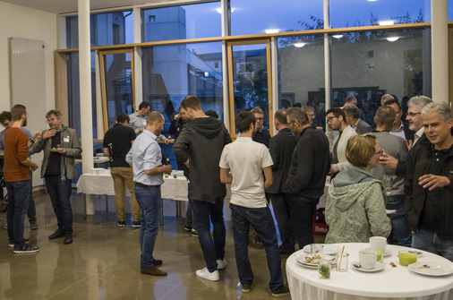 An die Ausstellung schloss sich ein lockeres  Get-together  von Aussteller*innen und Lehrer*innen an.