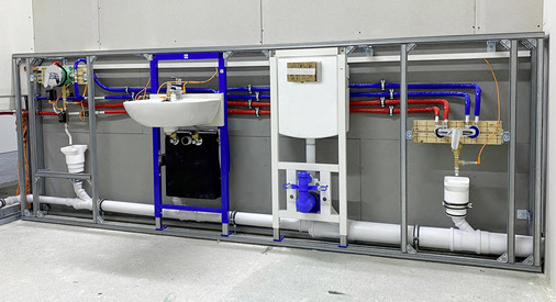 D: Die Spülstation Motion – hier in eine Ringinstallation eingebaut – gewährleistet bestimmungsgemäßen Betrieb und den hygienisch erforderlichen Wasseraustausch.
