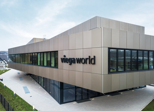Der Neubau der „Viega World“ ist nicht zuletzt durch das Forschungsprojekt Energie.Digital für die nachhaltige Zukunft des Bauens zu einem Leuchtturmprojekt geworden, das in der gesamten Branche Maßstäbe setzt.