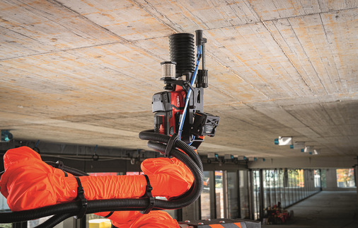 Der Bohrroboter verfügt u. a. über eine integrierte Staubabsaugung.