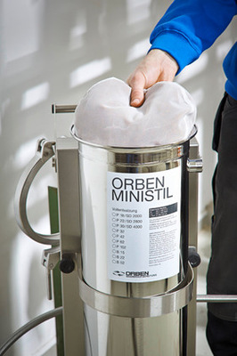 Die Ionen-Austauscherpatrone „Orben Ministil“ ist mit betriebsbereitem Qualitäts-Mischbettharz befüllt. Ist die Harzkapazität erschöpft, dann kann die Patrone mit wenigen Handgriffen ausgewechselt werden.