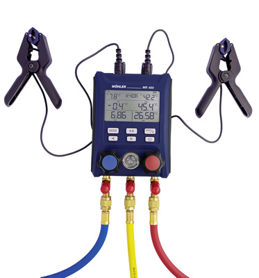 Die digitale Monteurhilfe Wöhler MR 400 zeigt auf dem großen Bildschirm alle Werte an, die der Kältetechniker zur Bewertung der Anlage im Blick haben muss.