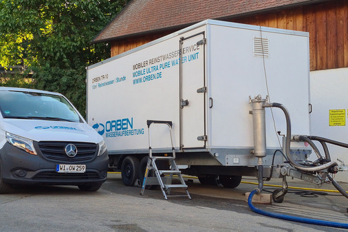 Mobile Wasseraufbereitung von Orben zur Befüllung in Pfaffenhofen: Vorbehandlung, Umkehrosmose und Membran-Entgasung für die schnelle und normgerechte Aufbereitung des Heizwassers direkt vor Ort. - © Orben
