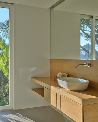  Nordische Eleganz: Die Luv-Aufsatzbecken sind in den Breiten 500 bis 800 mm verfügbar.