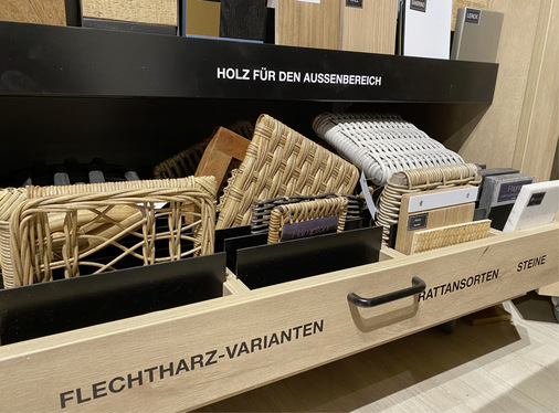  Wiener Geflecht, Wasserhyazinthe und andere gewobene Materialien eignen sich als Flechtharzvariante nicht nur für Outdoormöbel, sondern passen auch ins Bad.