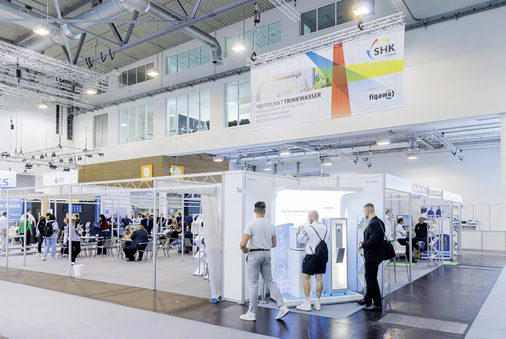 Zusammen mit der Figawa bietet die SHK+E Essen 2024 allen Akteuren der Wasserbranche eine Plattform: das Forum „Treffpunkt Trinkwasser“ in Halle 6. - © Bild: Messe Essen
