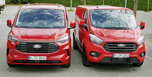  Generationswechsel mit dem 2024er Modell: Das Outfit des neuen Custom (links) wirkt im Vergleich zum Vorgänger noch bulliger.