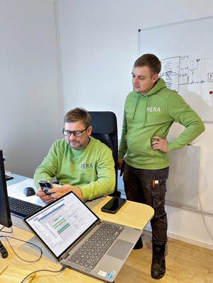 Digitale Chefs: Rene Rumi und Philipp Radüg managen ihren Handwerks­betrieb komplett digital. - © Bild: Rera
