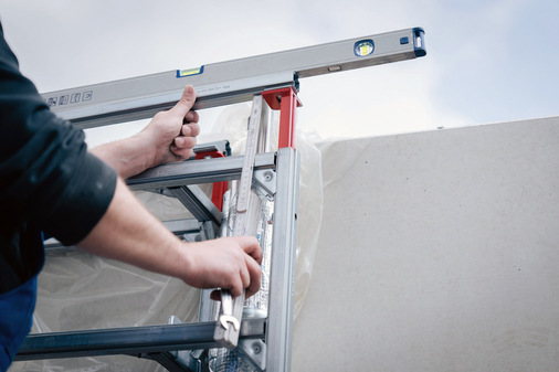  Jede Installationswand wird am Ende exakt ausgerichtet. Der Teleskop-Deckenanschluss bietet einen Montagespielraum von 15 cm.
