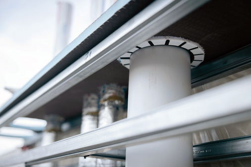  Durch die verlorene Schalung ist eine sichere Verfüllung der Deckendurchbrüche gewährleistet. Die Schall- und Brandschutzvorschriften werden eingehalten.