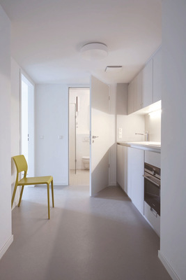  Ein AEG-Durchlauferhitzer DDLE Kompakt 11/13 versorgt jede Kleinküche. Die gradgenaue Auslauftemperatur ist stufenlos einstellbar zwischen 30° und 60° C – Strom wird nur verbraucht, während Wasser gezapft wird.