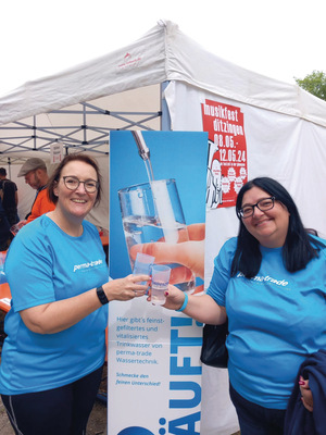  Vom Leitungswasser zum „Leistungswasser“ für Laufbegeisterte: Die von perma-trade Wassertechnik zur Verfügung gestellte Vital Premium Trinkwasserkombination verwandelte das gute Ditzinger Wasser in erstklassiges Premium-Trinkwasser, dessen verfeinerte Qualität sich schmecken lassen konnte.