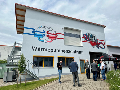  Graffiti-Kunst auf dem neuen Gebäude.