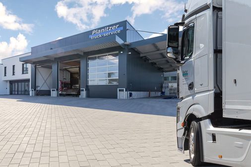 In der gesamten Service-Werkstatt der Planitzer trans-sporting GmbH wurde auf 400 m2  Fläche eine Fußbodenheizung installiert.