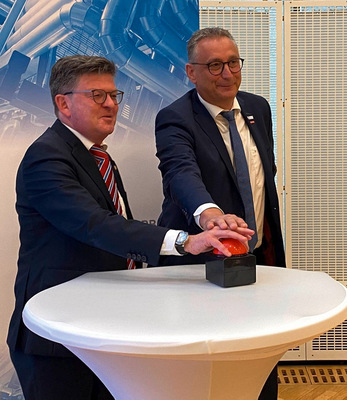Offizieller Start des neuen Moduls innerhalb des ZVSHK-Serviceportals. Helmut Bramann (l.), Frank Senger (r.).