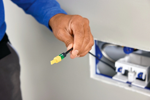 Einfache und schnelle Inbetriebnahme: Eine LED-Anzeige für die Stromversorgung beim Geberit Connect Buskonverter.