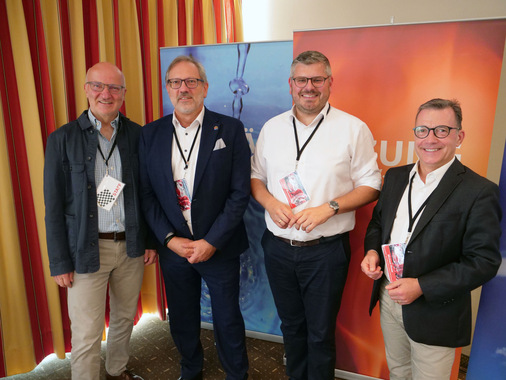 Alfred Jansenberger, stv. Hauptgeschäftsführer FV SHK NRW, mit den drei Impulsgebern (v.l.n.r.): Frank Hehl, Hauptgeschäftsführer FV SHK NRW, Peter Blumenrath, MdL NRW und SHK-Innung Düsseldorf, und Michael Rawe, SHK-Innung Recklinghausen.