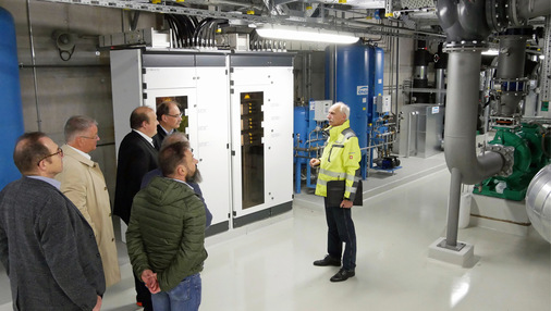 Für eine jahrzehntelange Nutzung gebaut: Nach der Bufa-Sitzung bestand die Möglichkeit für die Teilnehmer, sich über die technischen Einrichtungen der neuen Messehalle 12 zu informieren.