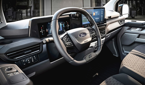 Instrumentenbord ganz digital: Auf dem Tacho oder darüber hinaus auf dem 13"-Bildschirm stehen Informationen zeitgemäß zur Verfügung.