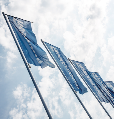 Um eine geregelte Fortführung des Unternehmens sicherzustellen, wird Wesemeyer 2003 Teil der Wiedemann-Gruppe. Zusätzliche Abholstandorte werden eröffnet (Buchholz, Kaltenkirchen).