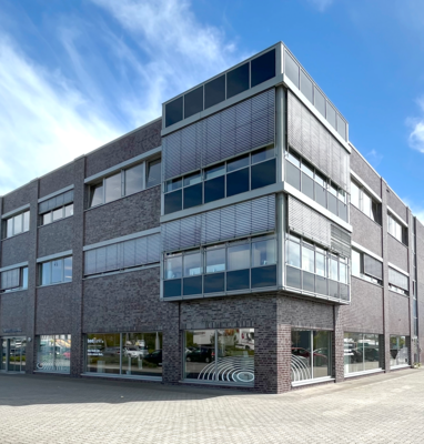 2007 werden in Siek der 12.000 m² große Neubau mit Zentrallager und Verwaltungsgebäude sowie die Ausstellung mit einer Fläche von 750 m² eröffnet.