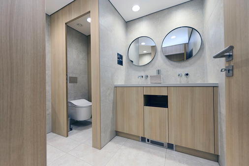 Die von Henning Senger gestalteten Sanitärcontainer mit integriertem Washlet von Toto erfüllen alle Ansprüche auf exklusiven Veranstaltungen.