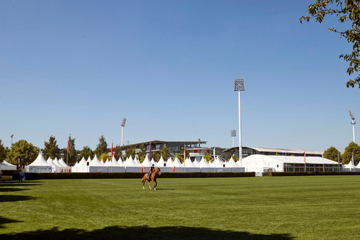 Sportliche Höchstleistungen, internationales Flair und ein einzigartiges Turniergelände: Der CHIO Aachen zählt zu den prestigeträchtigsten Events im Reitsportkalender und begeistert Jahr für Jahr ein weltweites Publikum.