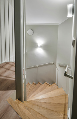 Anstatt über die sonst üblichen ­Zulufträume erfolgt bei „RAV-Control“ die Frischluftversorgung hier über den zentralen Flur.