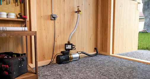 In der Praxis haben sich selbstansaugende Kreiselpumpen mit automatischer Steuerung für die Förderung von Klar- und Regenwasser bewährt. Ein Beispiel ist die SaniMHP 9-50 PC4, die durch geräuscharmen Betrieb und effiziente Fördertechnik die zuverlässige Wasser­versorgung und Bewässerung in verschiedenen Anwendungs­bereichen sicherstellt.