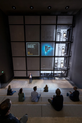 Im Abwasser-Kubus erwarten die Besucher Einblicke in das Abwassersystem, um ein Verständnis für hydraulische Vorgänge und deren Auswirkungen zu entwickeln.