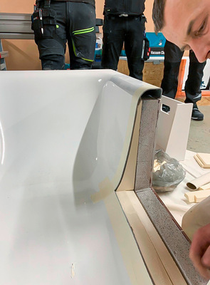 5. Arbeitsbereich mit geeignetem ­Material hinterfüllen, neu abkleben und Schutzabdeckungen anpassen.