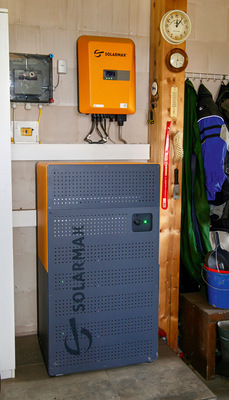 ... und auch ein 15-kW-Batteriespeicher.