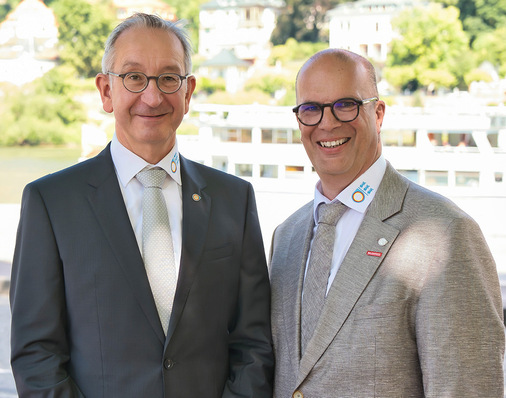 Der Fachverbandsvorsitzende Stefan Menrath (rechts) und Hauptgeschäftsführer Wolfgang Becker, hier beim Verbandstag 2025 in Heidelberg, freuen sich auf die SHK-Familie im Europa-Park.