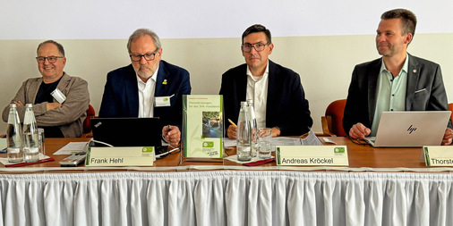 Das Leitungsgremium (von links): Hans-Albert Fritsch (stellv. Vorstandsvorsitzender), ÜWG-Geschäftsführer Frank Hehl, Vorsitzender Andreas Kröckel und Vorstandsmitglied Thorsten Jakob.