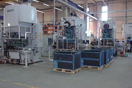 Geberit Lichtenstein fertigt vom Spaltband zur Fertigware