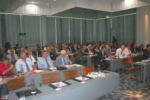 Am 8. Juni 2007 waren etwa 100 Meinungsbildner der Einladung zum Ölsymposium nach Hamburg gefolgt