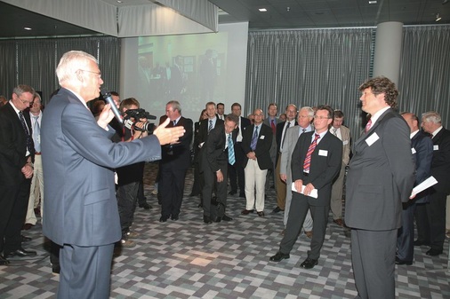 Die Medien vor Ort kann man für das Thema Ölheizung gewinnen: ZVSHK-Pressesprecher Frank Ebisch (r.) und Alexander Fack (IWO) erläuterten Anforderungen und Nutzen lokaler Pressearbeit