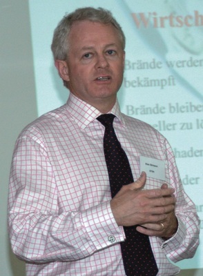 Alan Brinson widerlegte das Vorurteil, dass Sprinkler nach ihrem Auslösen zwar das Feuer löschen, dafür aber verheerende Wasserschäden ­anrichten