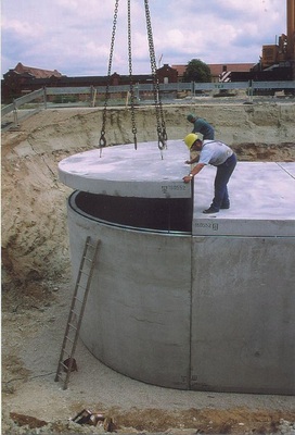 Großbehälter im Bau