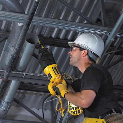 Im SBZ-Lesertest sollen die neuen Säbelsägen von Dewalt ihre Praxistauglichkeit unter Beweis stellen