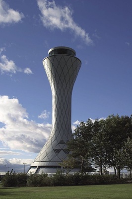 Neubau des Kontrollturms auf dem Airport Edinburgh, Außenbekleidung in Rautentechnik, mit integriertem Ablaufrinnensystem