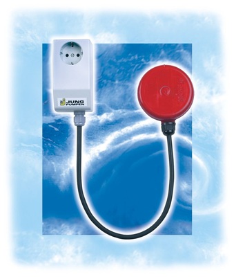 Alarmschaltung mit Waschmaschinenstopp. Die Netzleitung der Waschmaschine wird in das Schuko-Steckergehäuse des Alarmschalt­gerätes gesteckt