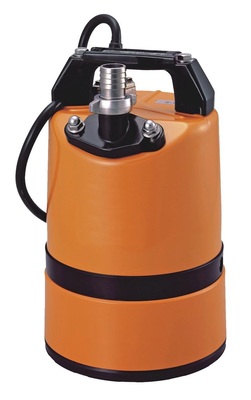 Bei einer flachsaugenden Pumpe nimmt das Aggregat Wasser bis zum technisch unvermeidbaren Restpegel von einem Millimeter auf. Dieses Modell haben auch Feuerwehren im Einsatz dabei