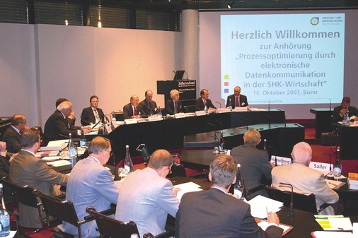 Der ZVSHK hatte 20 Sachverständige nach Bonn geladen, um Fakten zu den ­Daten-Standards BMEcat, GAEB sowie EAN zusammenzutragen