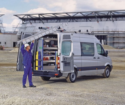 Eine möglichst hohe Nutzlast kann aus dem Hochdachkasten ein voll ausgestattetes Branchen­fahrzeug machen, das von zahlreichen Ausrüstern realisiert werden kann