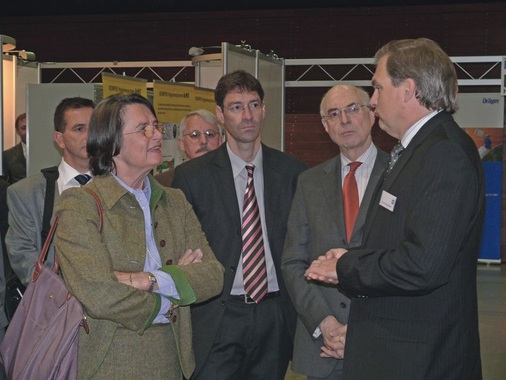 Christa Thoben, Wirtschaftsministerin des Landes NRW, (v. l.) während des Messerundgangs im Gespräch mit Hans-Peter Sproten, Dr. Thomas Köster und Dr. Jürgen Röben