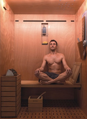 Kreislauf und Stoffwechsel werden beim Saunabaden angeregt, der Körper ent­giftet und das Immun­system gestärkt